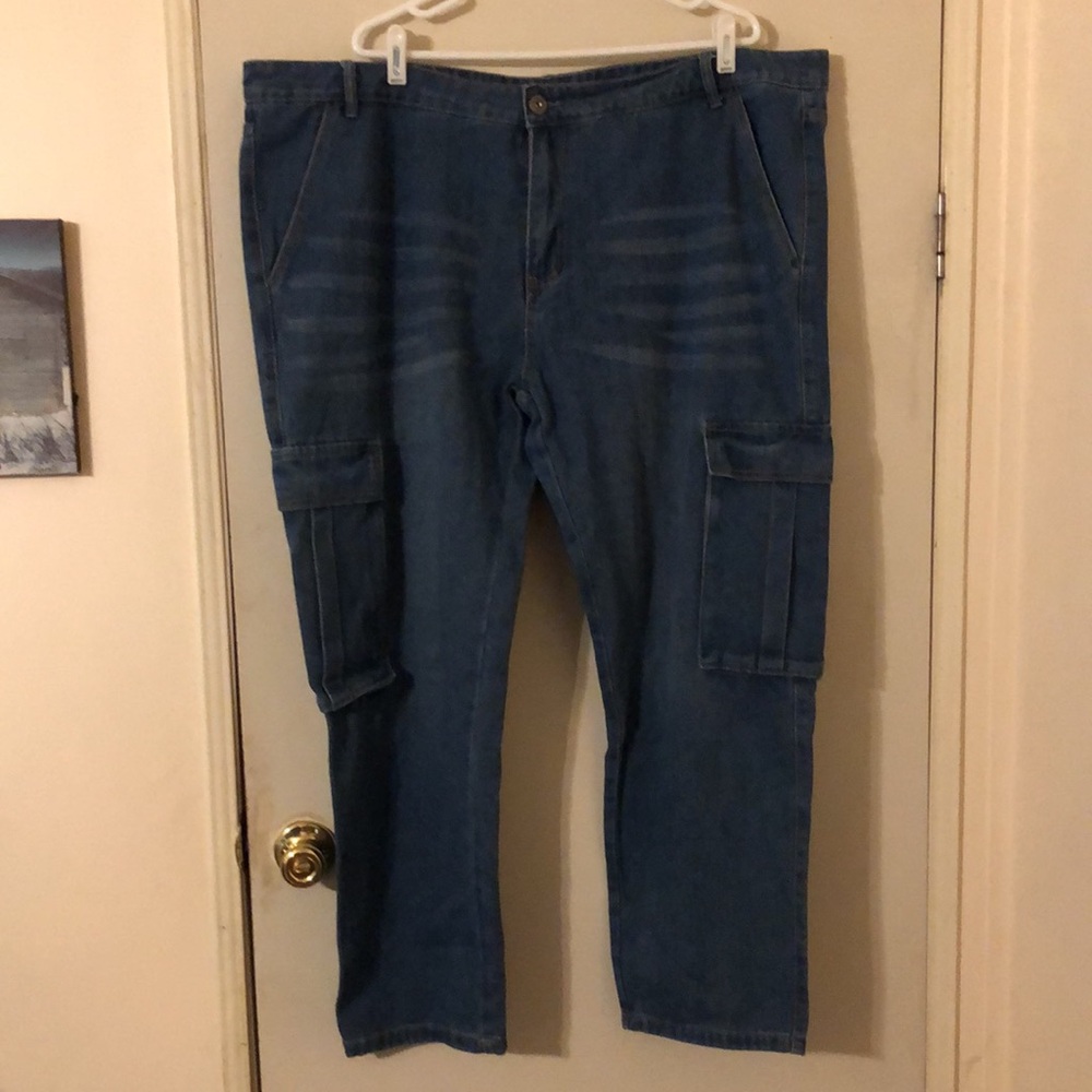Men’s 4XL jeans with cargo pockets on both legs. Excellent never used condition.